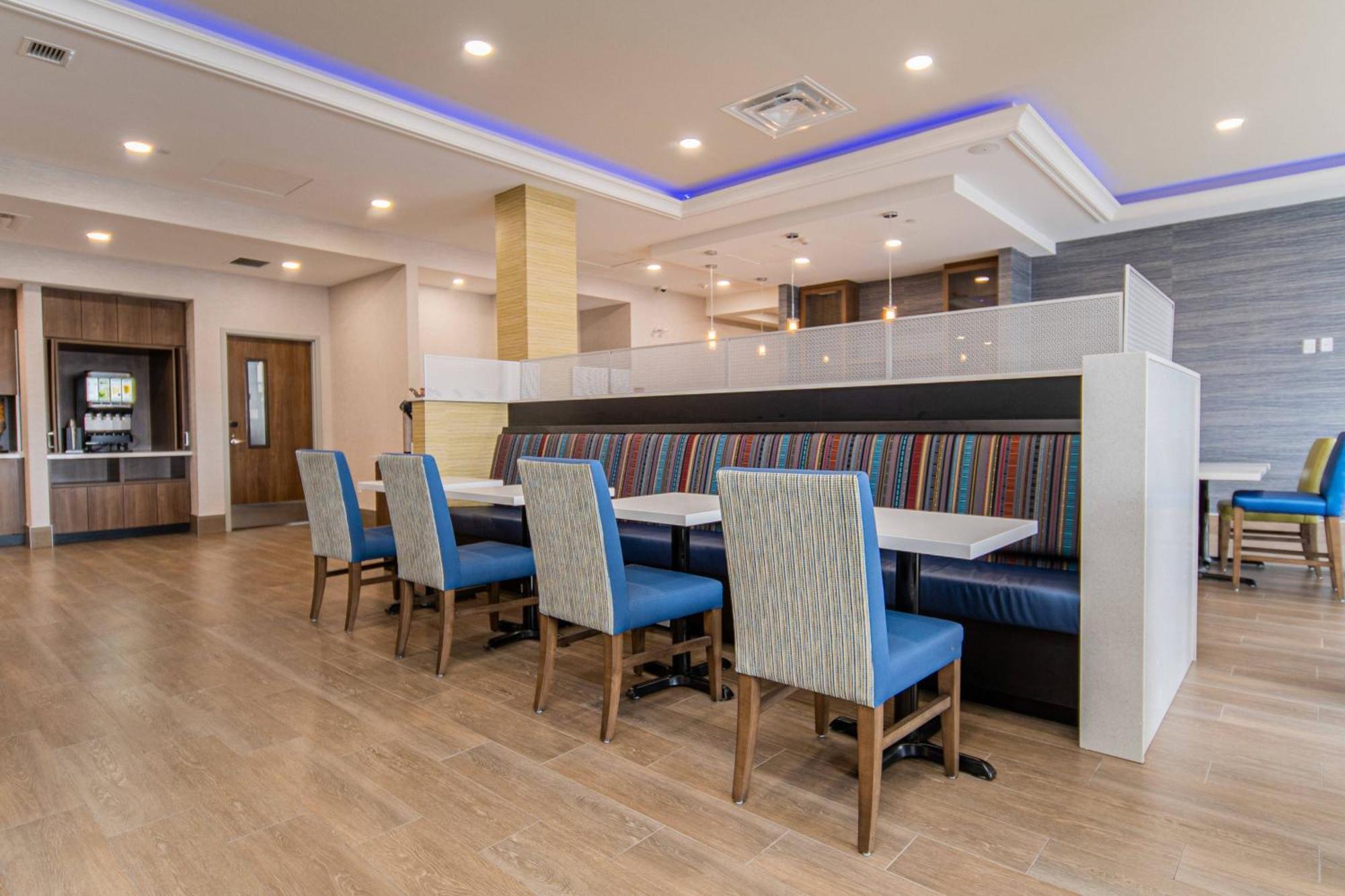 Towneplace Suites By Marriott Brantford And Conference Centre Exterior photo